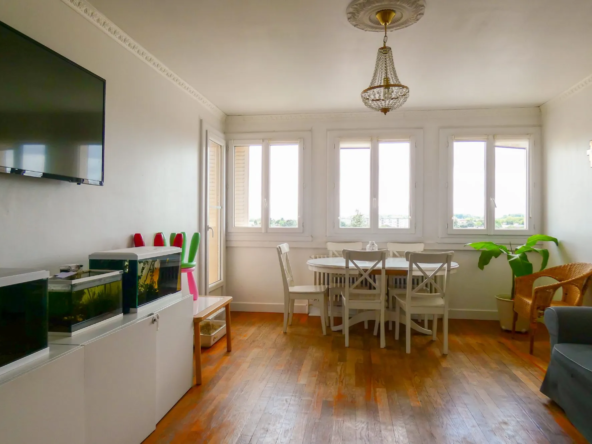 Pièce à vivre À vendre appartement lumineux de 75m² à Meyzieu, secteur Grand Large