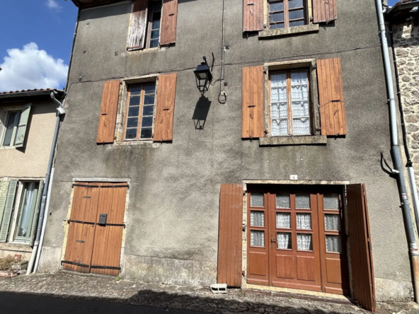 Maison à vendre à Peyrusse-le-Roc, village médiéval avec fort potentiel