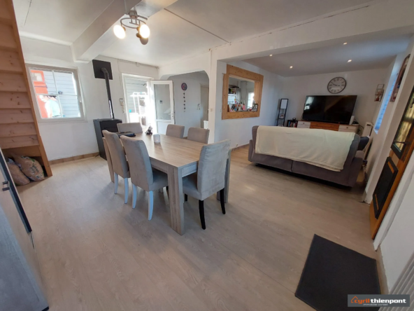 Pièce de vie Maison semi-mitoyenne 3 chambres avec dépendances et jardin à Abbeville