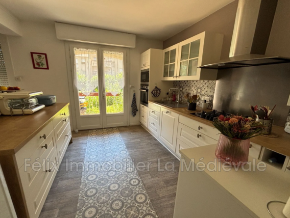 Appartement T3 avec balcon et parking privé à Sarlat-la-Canéda