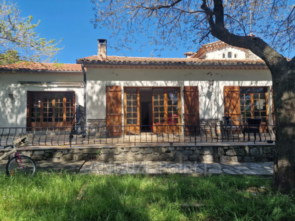 Maison chaleureuse avec studio et terrasse à Boisset Gaujac
