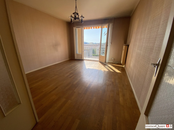 Appartement T3 dernier étage à Lyon avec balcon et cave
