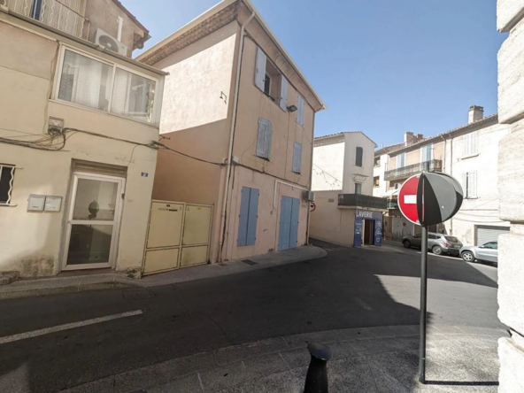 Appartement T2 rénovable à Gardanne en centre-ville – 41 m²