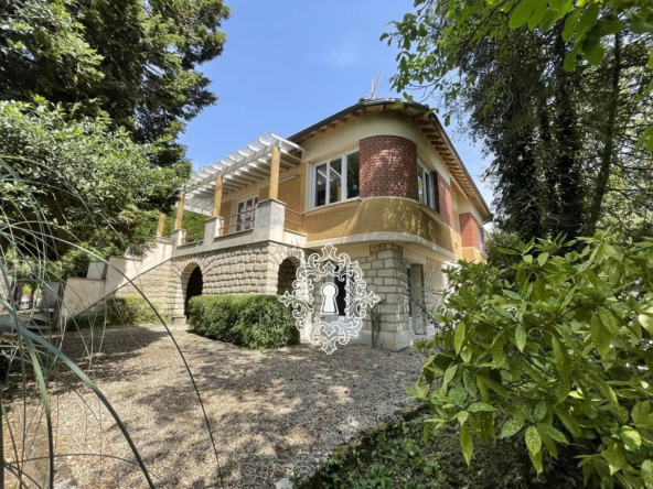 Maison traditionnelle à Donnemarie-Dontilly avec jardin de 1336 m²