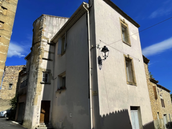Maison en Pierre de 1850 avec Tour Classée Monument Historique à Saint-Côme-et-Maruejols