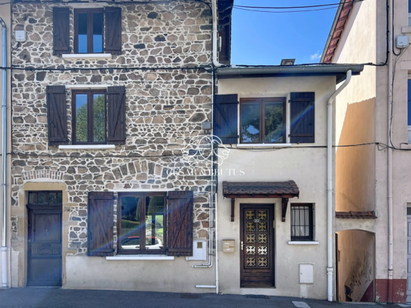 Belle maison de ville avec terrasse et vue sur les collines à Amplepuis