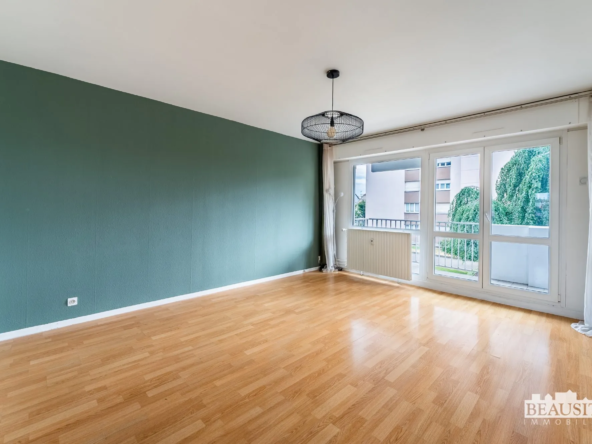 À vendre appartement 3 pièces avec balcon, garage et cave à Strasbourg - Koenigshoffen