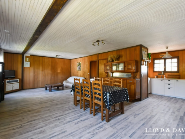 Charmant chalet avec dépendance et terrain arboré à Courtenay (45320)