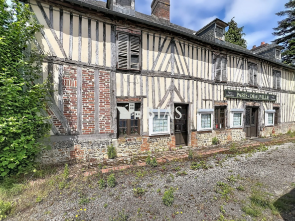 Maison normande à rénover avec visibilité sur la nationale 13 à Folleville
