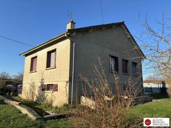 Maison à vendre à Semur en Auxois avec jardin et potentiel d'aménagement