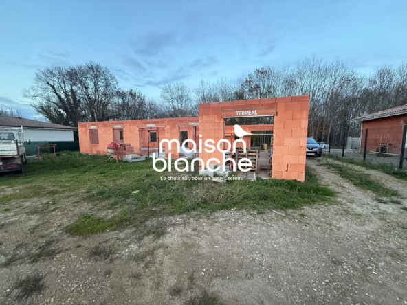 Maison à finir de construire à Saint Denis de Pile - 130 m² sur terrain de 920 m²