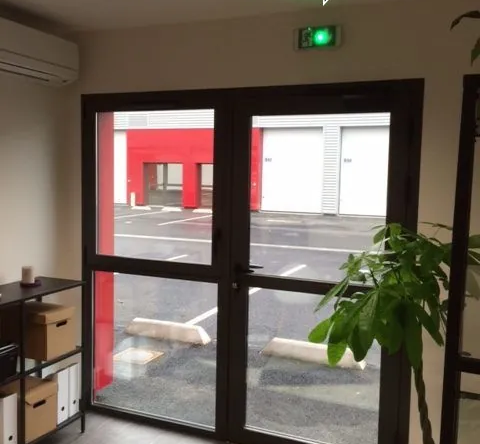 Local d'activité moderne à Saint-Jean-d'Illac – Investissez dans un espace professionnel clé en main