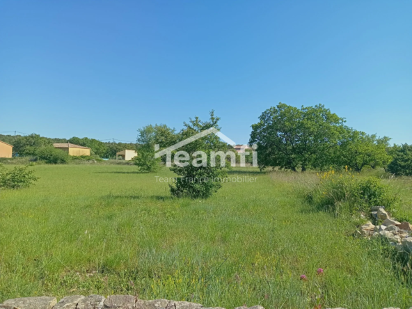 Terrain constructible avec permis à Saint-Remèze, vue dégagée, environnement paisible
