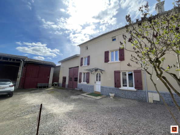 Maison avec grange en centre bourg à Orléat, 97 m², proche commodités