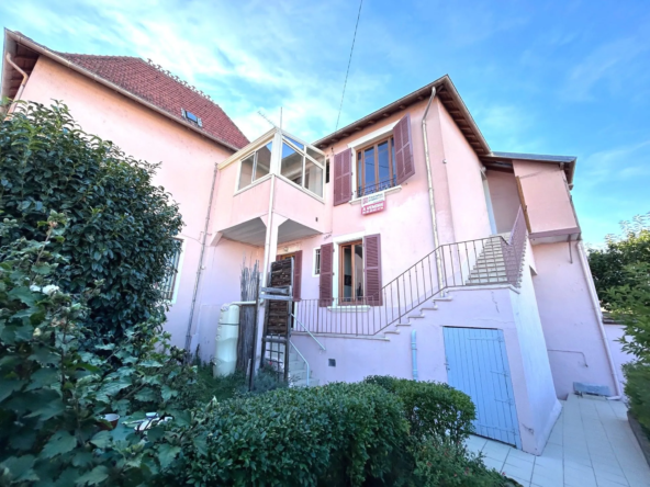 Maison à Roanne Bords de Loire avec deux appartements et jardin