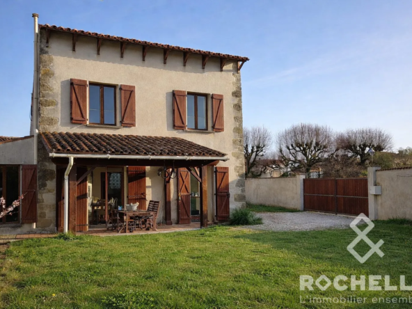 Maison ancienne rénovée avec 3 chambres et jardin à Paille