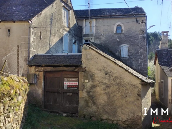 Maison ancienne à rénover avec dépendances et terrain à Saint Jean du Bruel