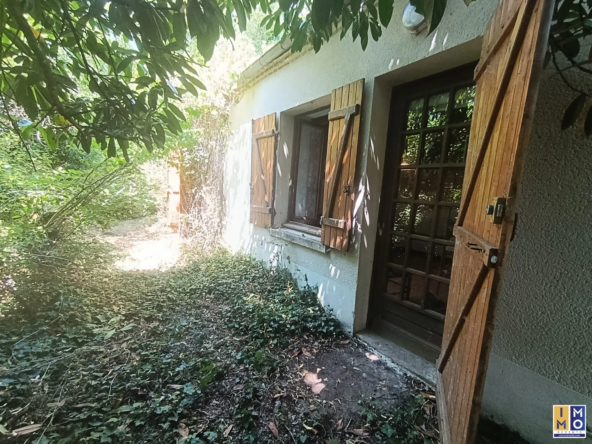 Maison de campagne de 67 m² avec terrain arboré à Gron 18800