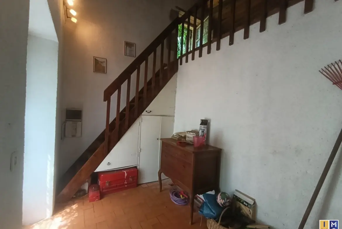 Maison de campagne de 67 m² avec terrain arboré à Gron 18800 