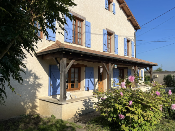 Charmante maison rénovée avec jardin et dépendance à Sennecey-le-Grand