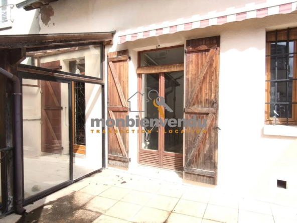 Appartement duplex T5 avec terrasse et potentiel de rénovation à Aurillac