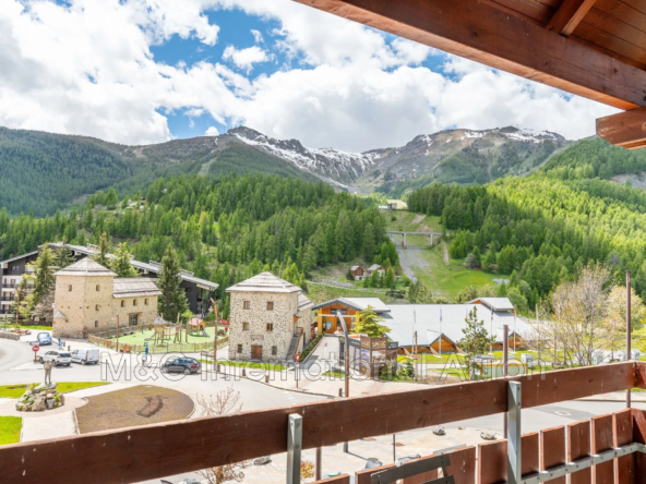 Vente appartement 2 pièces à Auron avec vue montagne et terrasse ensoleillée