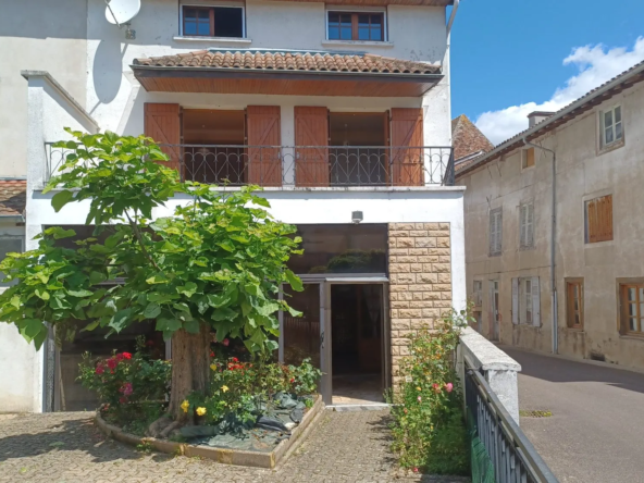 Maison de 170 m² avec jardin, double garage, proche commodités à Romenay