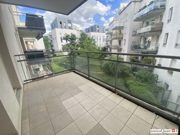 Appartement T2 avec balcon et vue sur jardin intérieur à Lyon 8ème