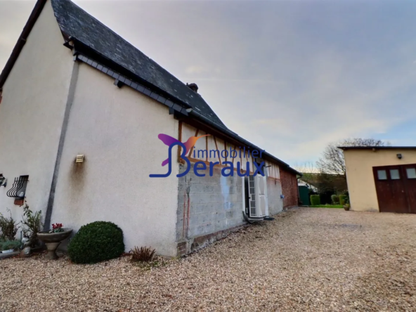 Maison ancienne avec potentiel professionnel et accès PMR à Saint-Jean-du-Cardonnay