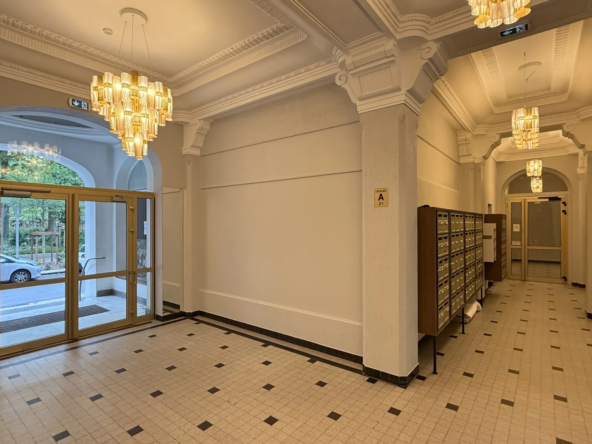 Appartement T3 face au parc des Sources à Vichy avec balcon et ascenseur
