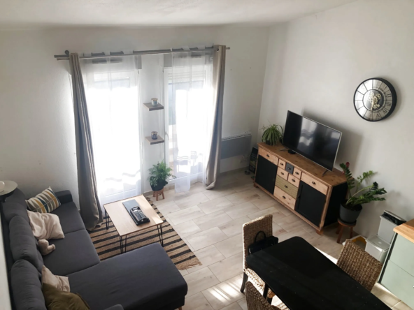 Bel appartement 2 pièces avec balcon, piscine et tennis à Trets