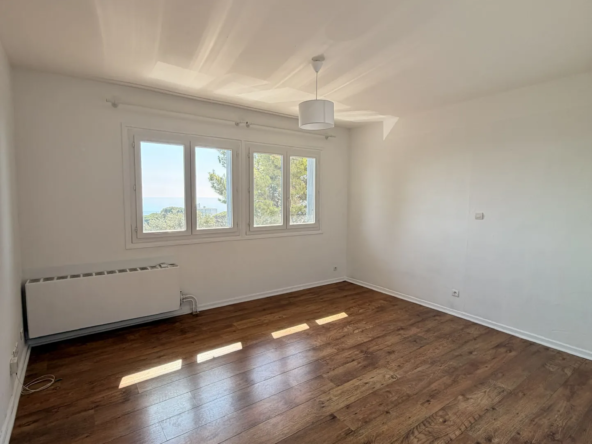 Appartement T3 rénové avec vue mer à Bastia – 54 m²