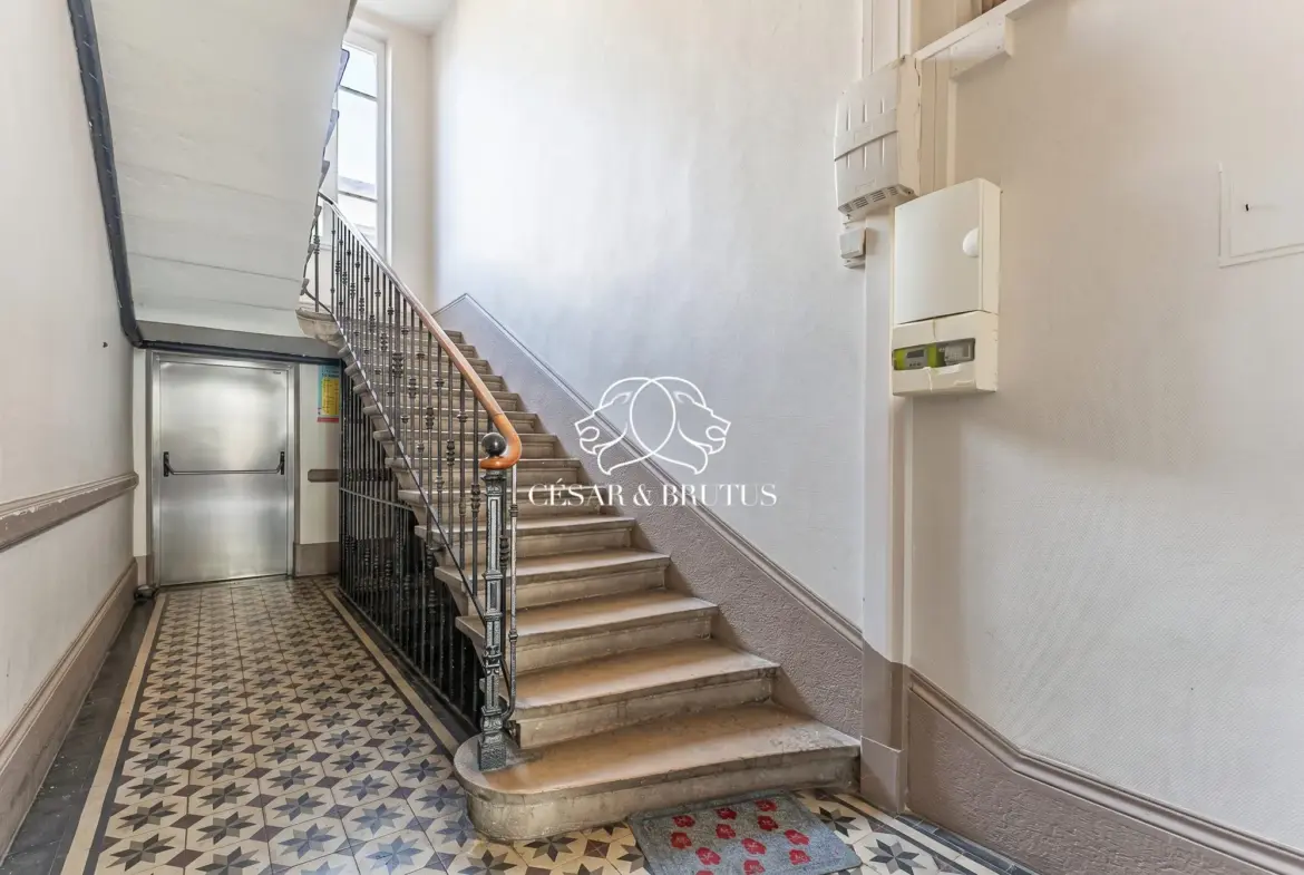 Appartement T2 lumineux avec potentiel de transformation à Lyon 69008 