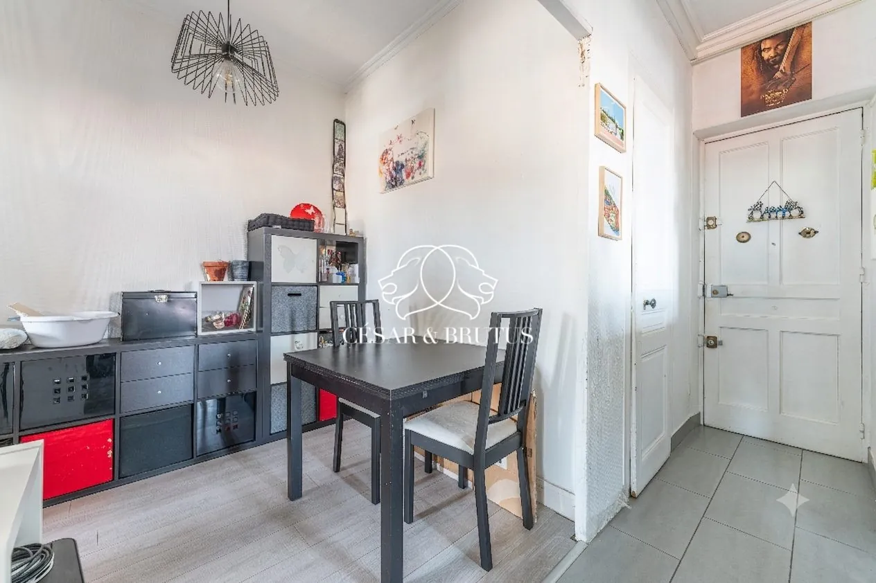 Appartement T2 lumineux avec potentiel de transformation à Lyon 69008 
