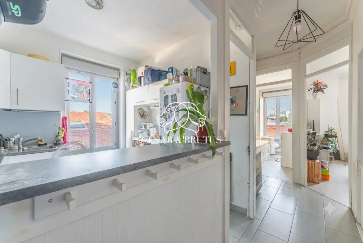 Appartement T2 lumineux avec potentiel de transformation à Lyon 69008 
