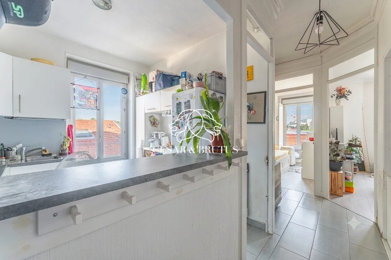 Appartement T2 lumineux avec potentiel de transformation à Lyon 69008 