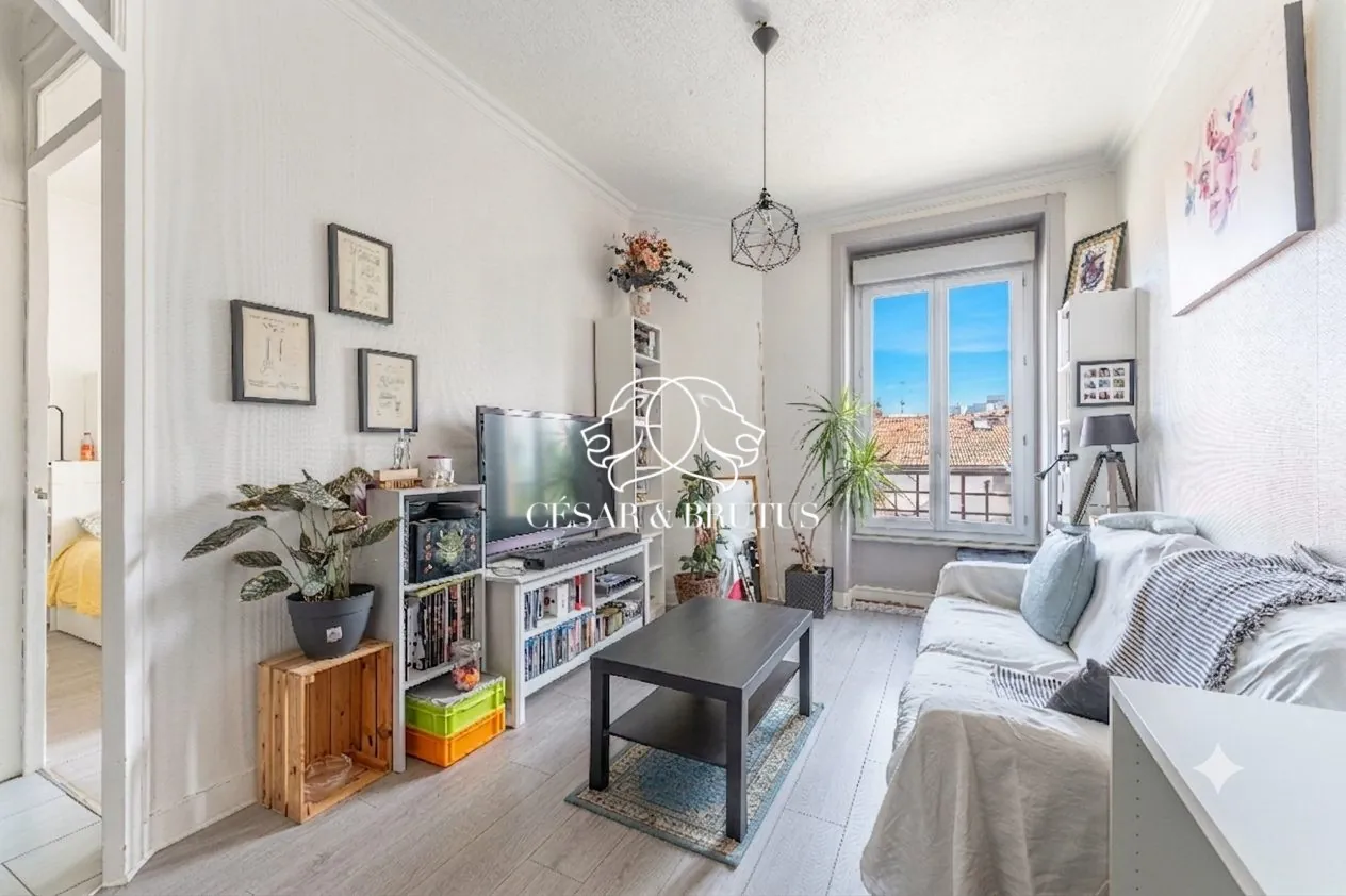Appartement T2 lumineux avec potentiel de transformation à Lyon 69008 