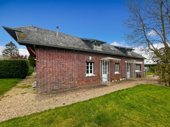 Maison avec dépendances et grand jardin à Conches-en-Ouche