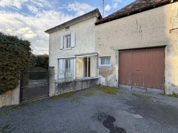 Maison de village à Pérignac avec jardin et grange - Opportunité à saisir