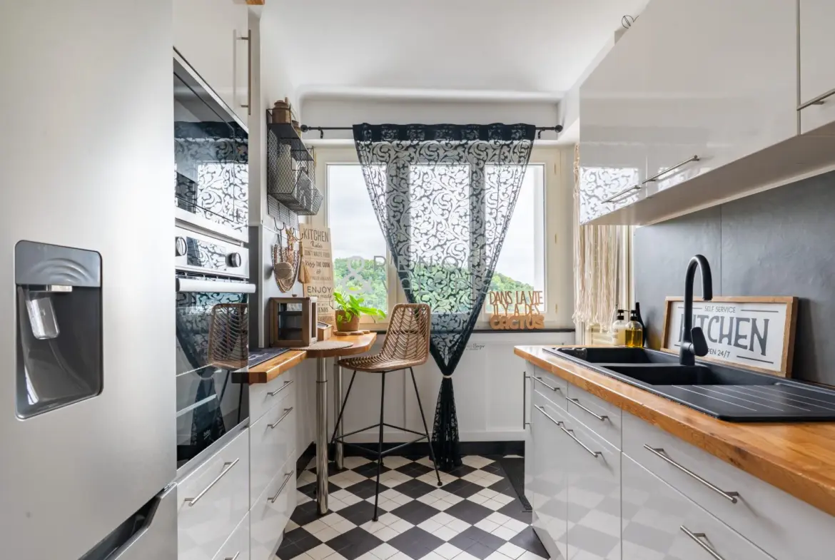 Appartement 4 pièces lumineux avec deux balcons à Nancy 