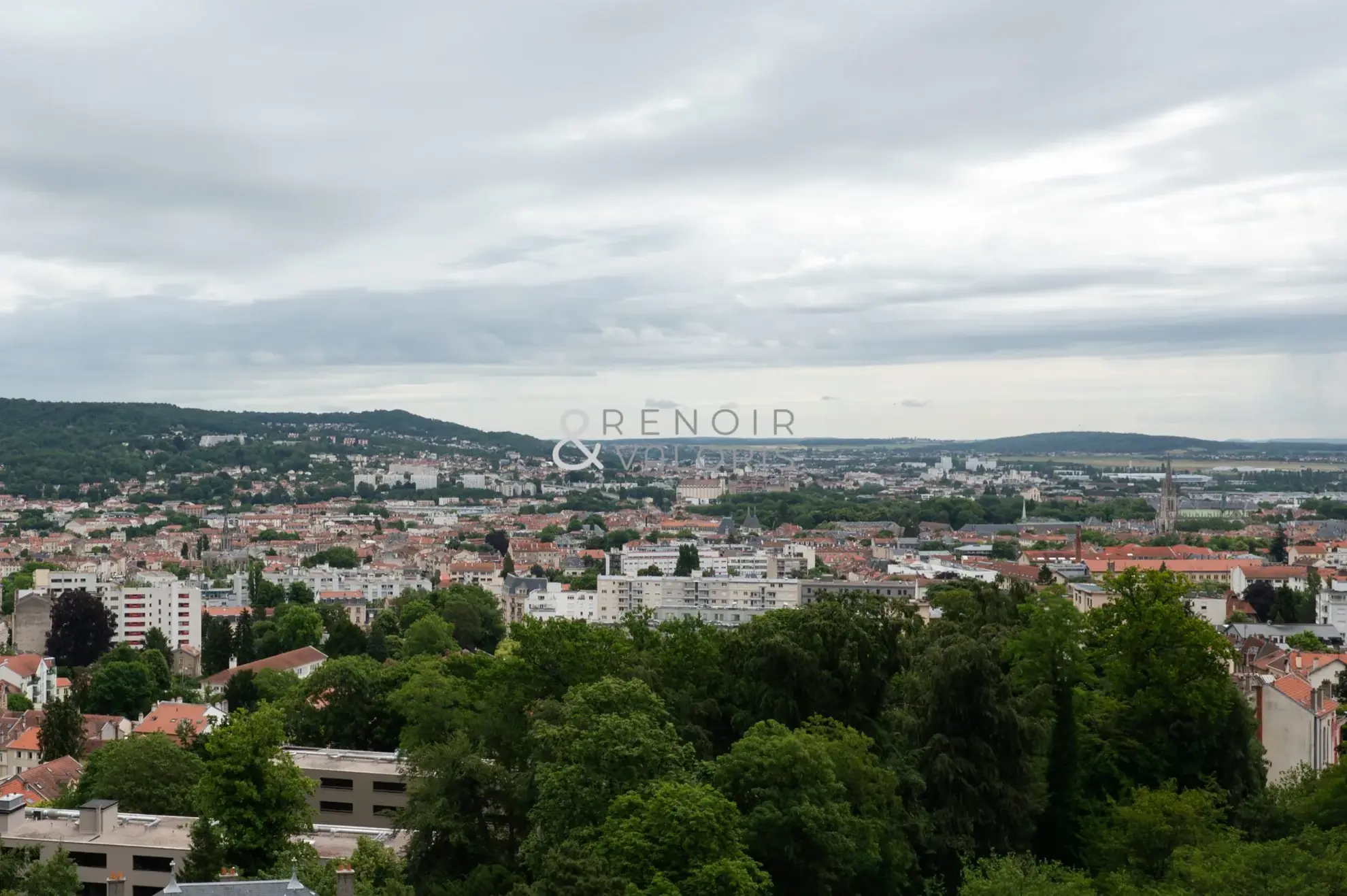 Appartement 4 pièces lumineux avec deux balcons à Nancy 