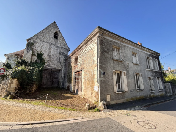 Maison avec chapelle du XIème siècle en plein centre-ville de Sainte-Maure-de-Touraine