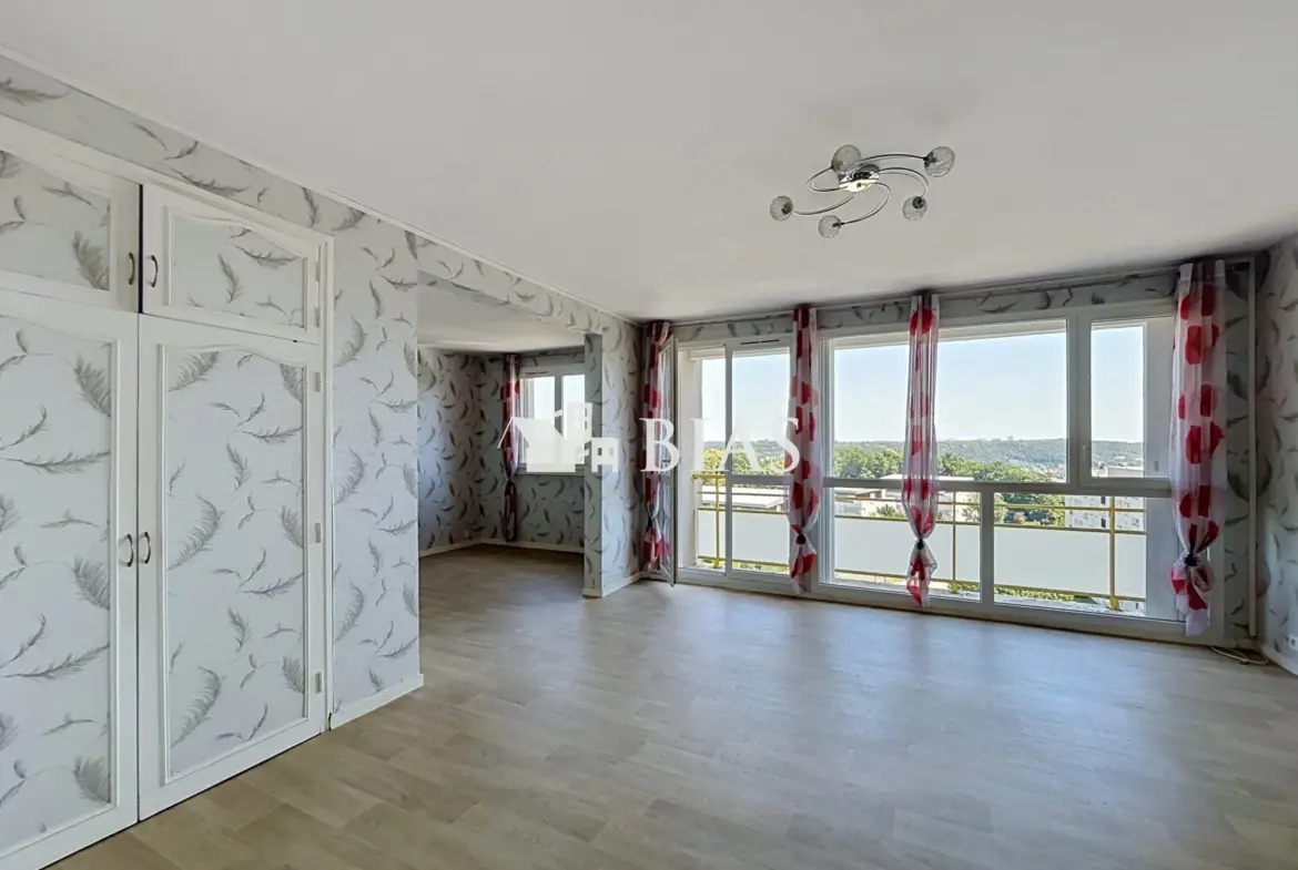 Appartement avec balcon, ascenseur et isolation extérieure à Maromme 