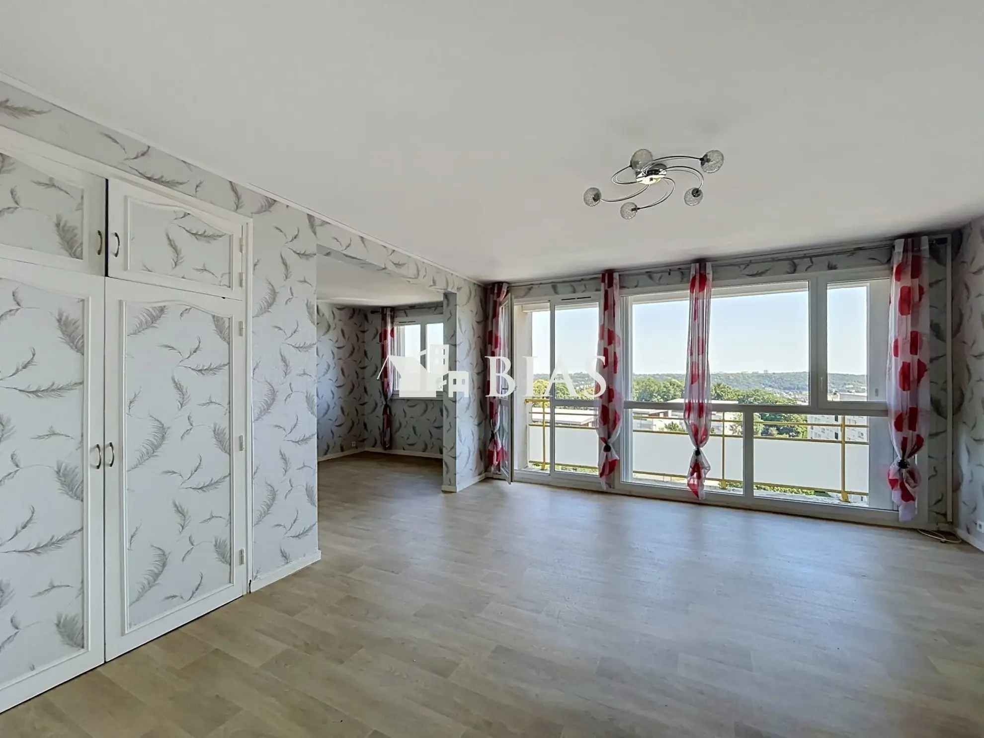 Appartement avec balcon, ascenseur et isolation extérieure à Maromme 