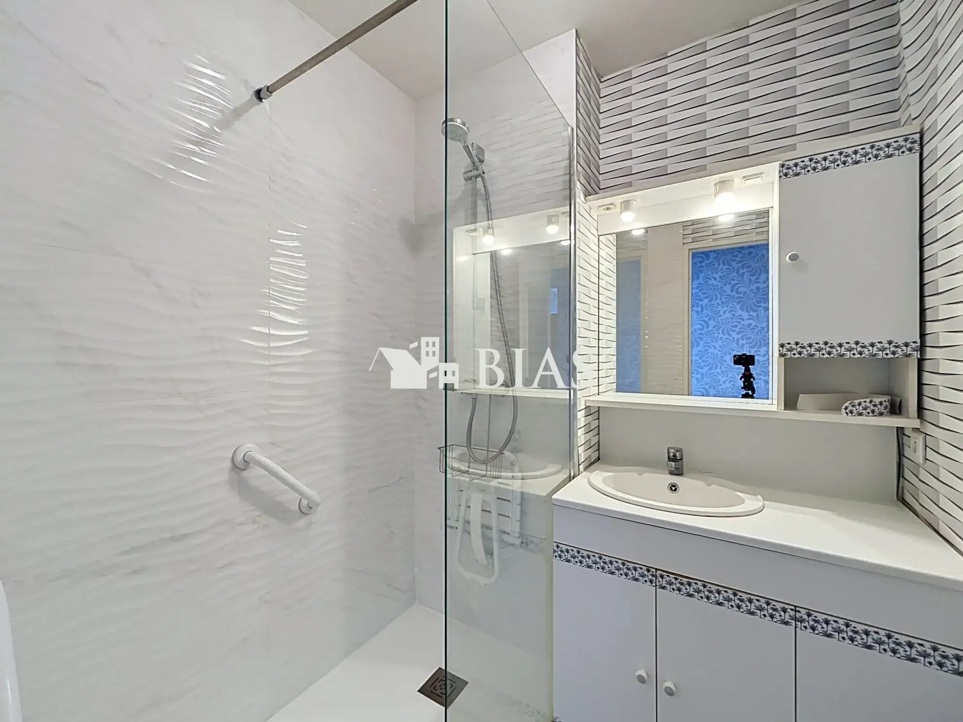 Appartement avec balcon, ascenseur et isolation extérieure à Maromme 