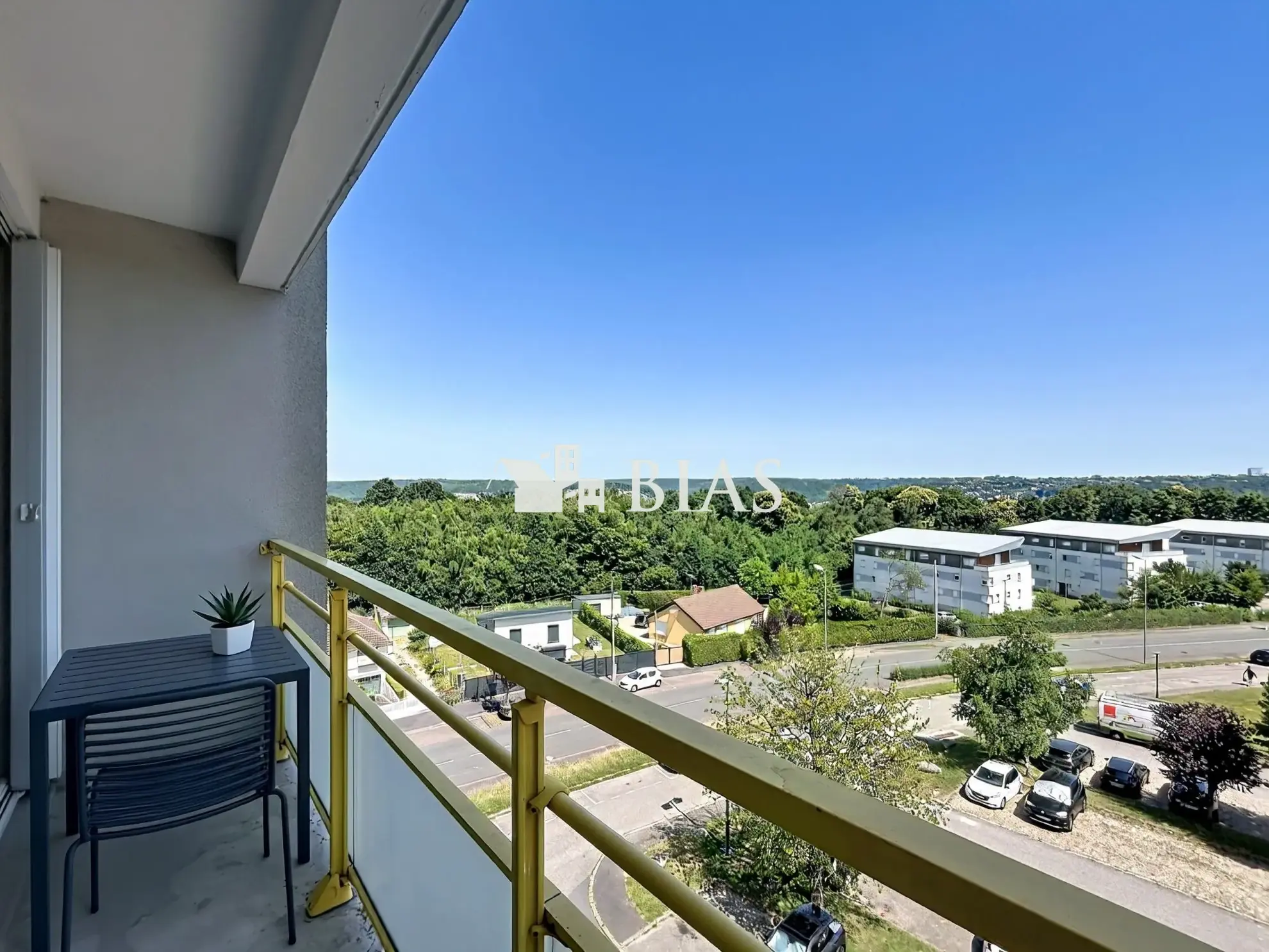 Appartement avec balcon, ascenseur et isolation extérieure à Maromme 
