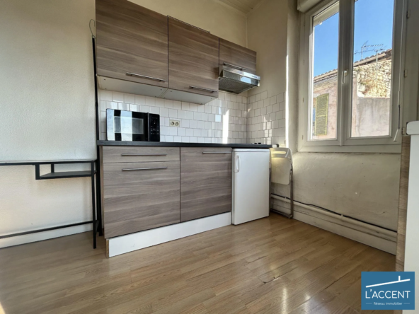 Appartement 2 pièces climatisé avec vue exceptionnelle sur la Tour Magne à Neêmes