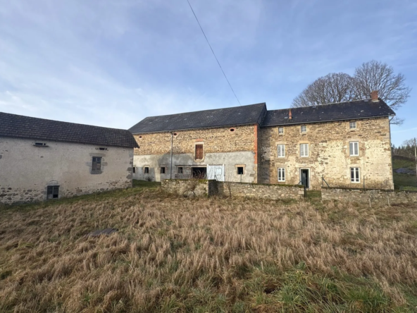Maison familiale avec dépendances à Tralaigues - Opportunité rare