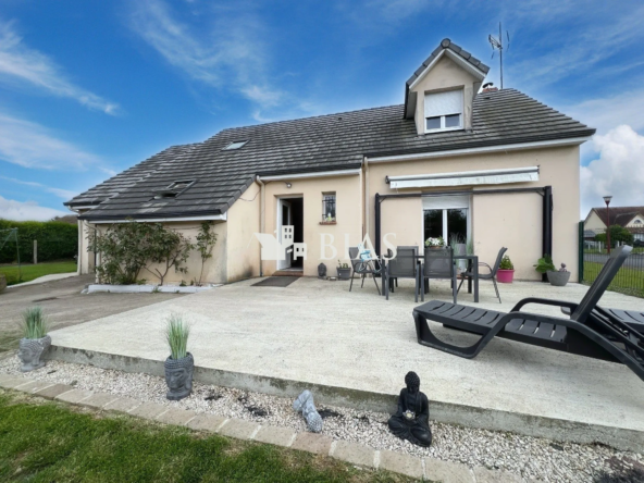 Maison familiale à Thiberville avec 4 chambres, terrasse et garage