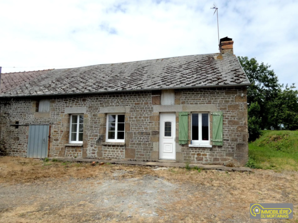 Maison de campagne à vendre à Savigny-le-Vieux avec cave et garages